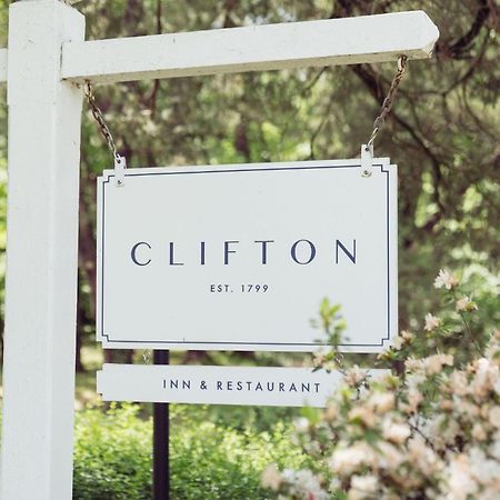 The Clifton 호텔 샬러츠빌 외부 사진